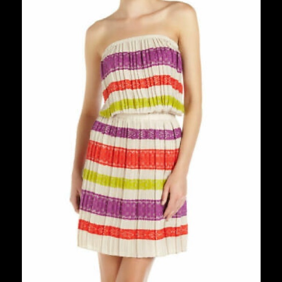 BCBGMaxAzria Dresses & Skirts - BCBGMaxAzria lace striped strapless dress